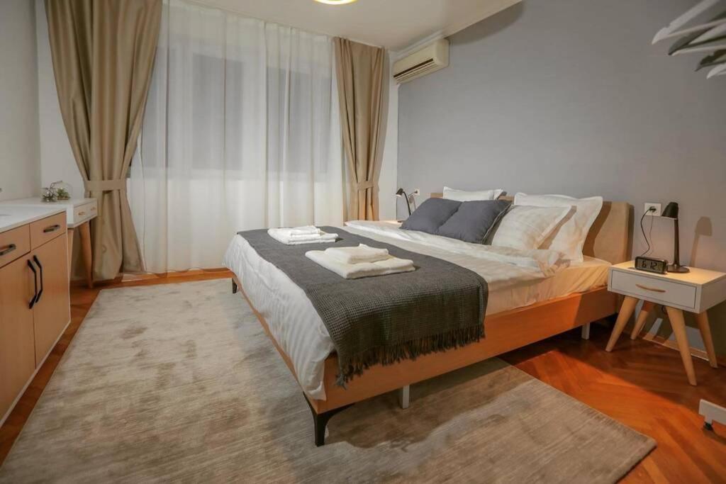 Mickitos Apartments At Macedonia Square Скопье Экстерьер фото