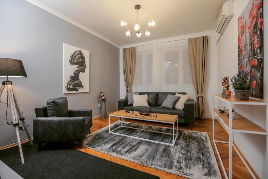 Mickitos Apartments At Macedonia Square Скопье Экстерьер фото